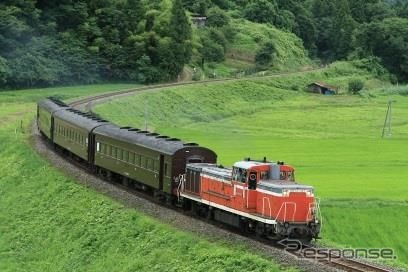 磐越西線で運行される旧型客車。会津若松～郡山間は電化されているが、ディーゼル機関車がけん引する。