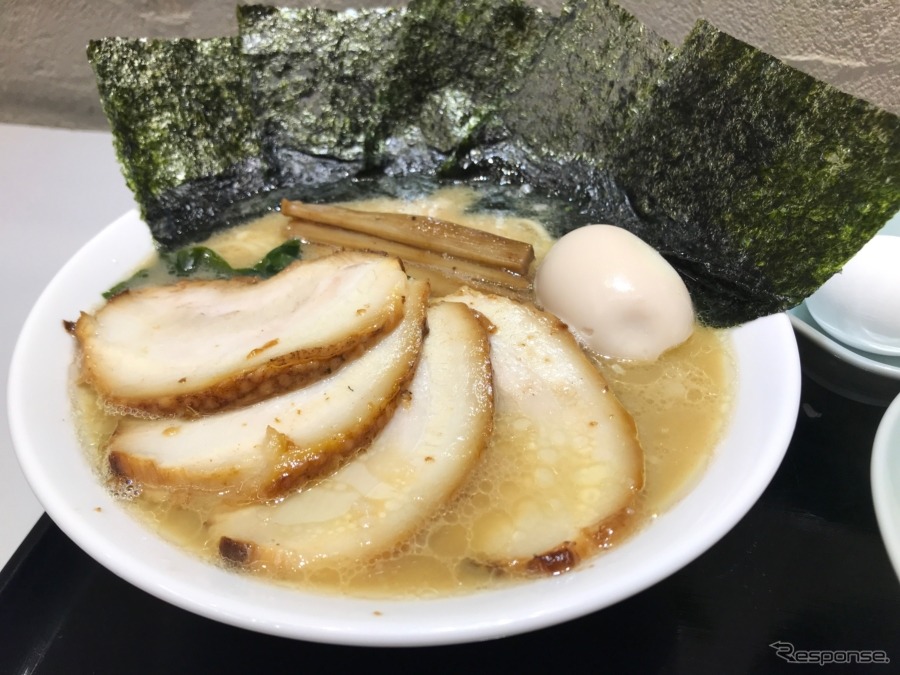 この手があったか！横浜中央卸売市場のラーメン。横浜のラーメン、これも忘れるわけにはいかない。