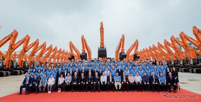 カナモト中国と日立建機（上海）が現地で行った大型油圧ショベルの出荷式典