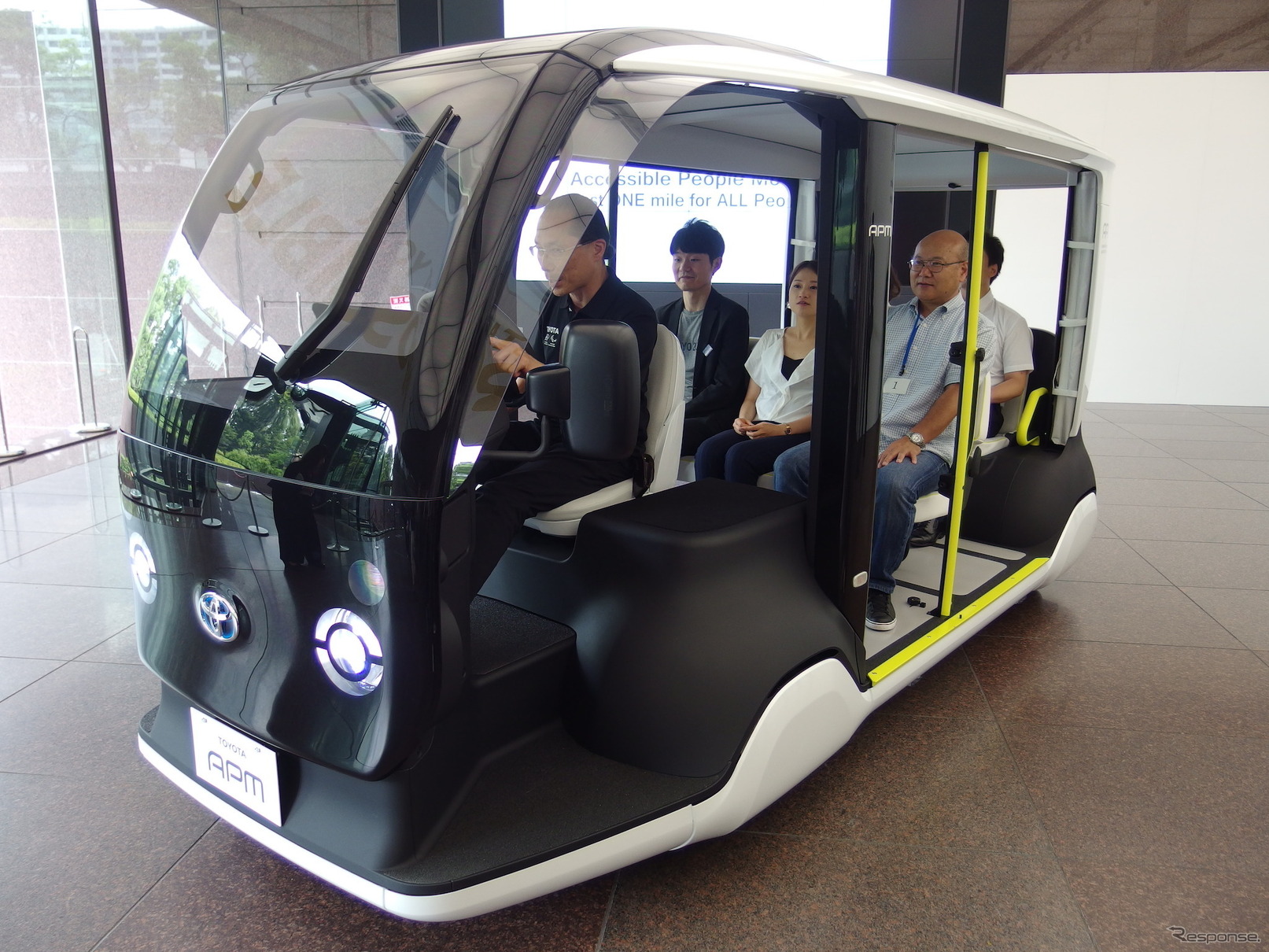 東京2020オリンピック・パラリンピック競技大会をサポートする専用モビリティ「APM」。車両は開発中のもの。