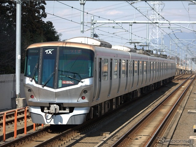 不具合が発生した2編成のうち、すでに1編成が復帰したTX-2000系電車。