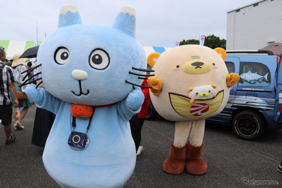 フランス製オイルユニルオパール日本輸入5周年ミーティング開催。地元のゆるキャラも大集合。