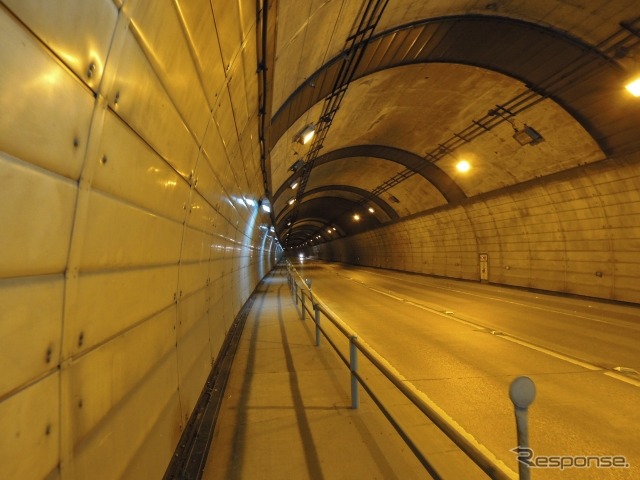 側道付きトンネルの例