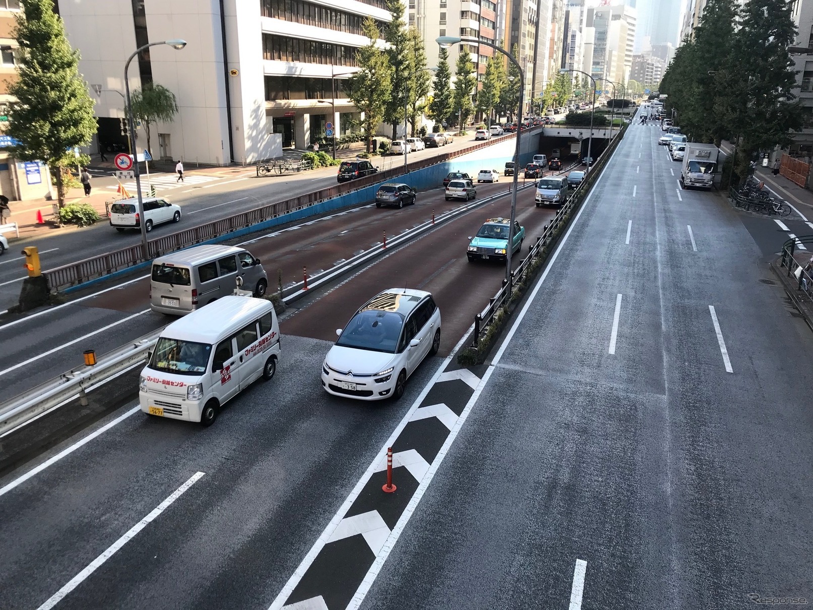 新京橋駐車場入り口（地下）