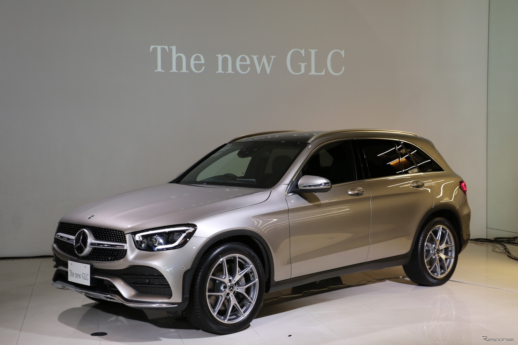 メルセデスベンツ GLC 改良新型（GLC 300 4MATIC モハーベシルバー）