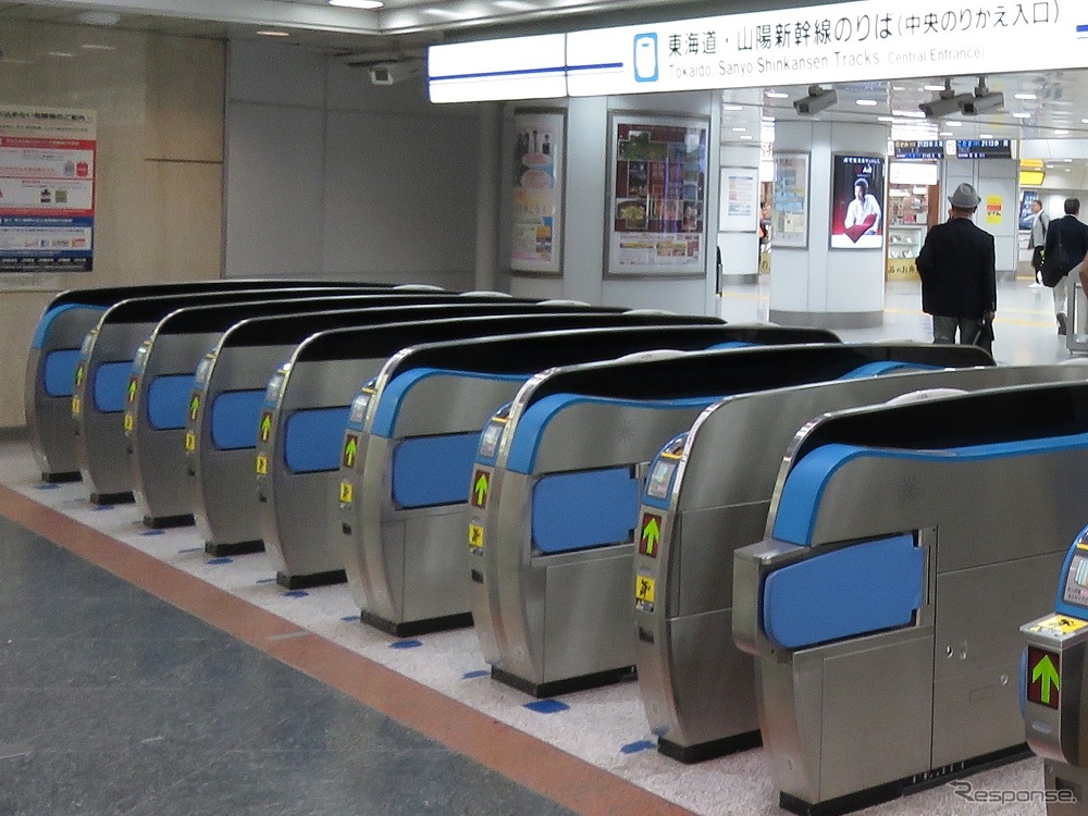「EXサービス」に対応した東海道・山陽新幹線の自動改札。2022年春にはICカードだけで東京～鹿児島中央間の利用が可能となる。