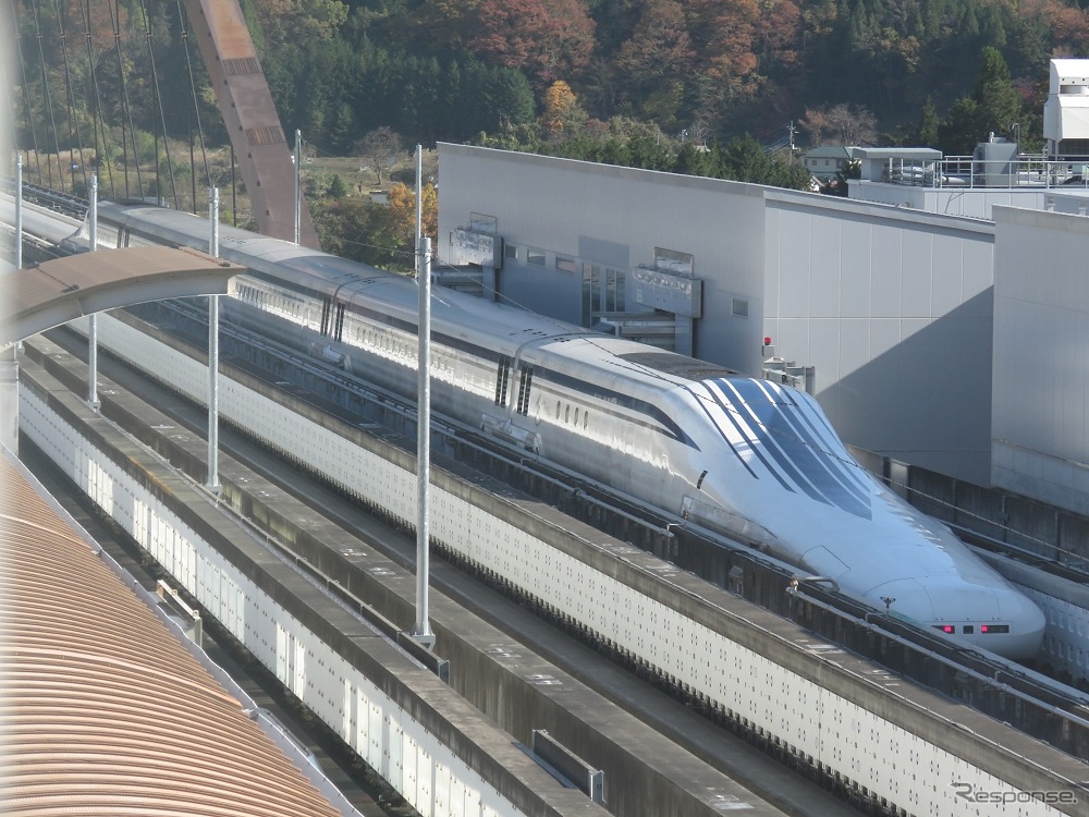 山梨リニア実験線の試験列車。