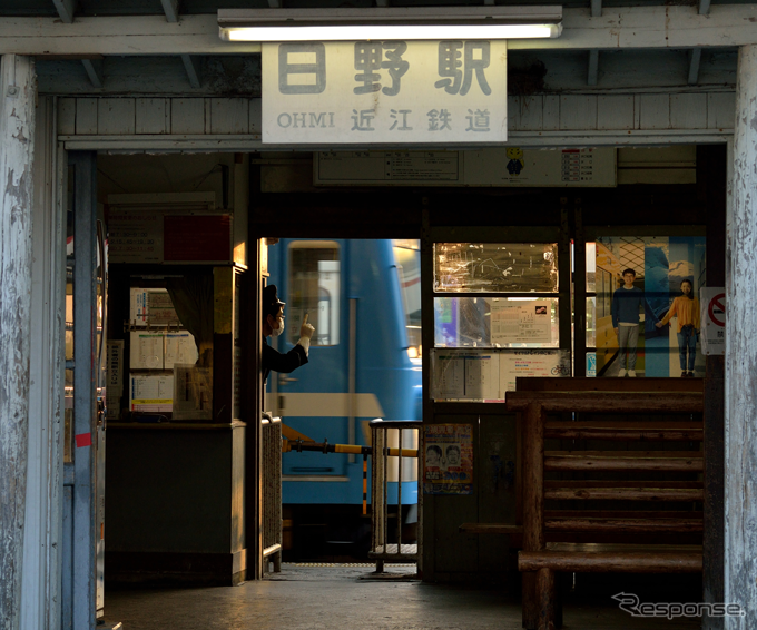 明治時代中期に設立された近江鉄道には歴史を感じさせる駅も多い。写真は2017年8月に再生された大正建築の日野駅。