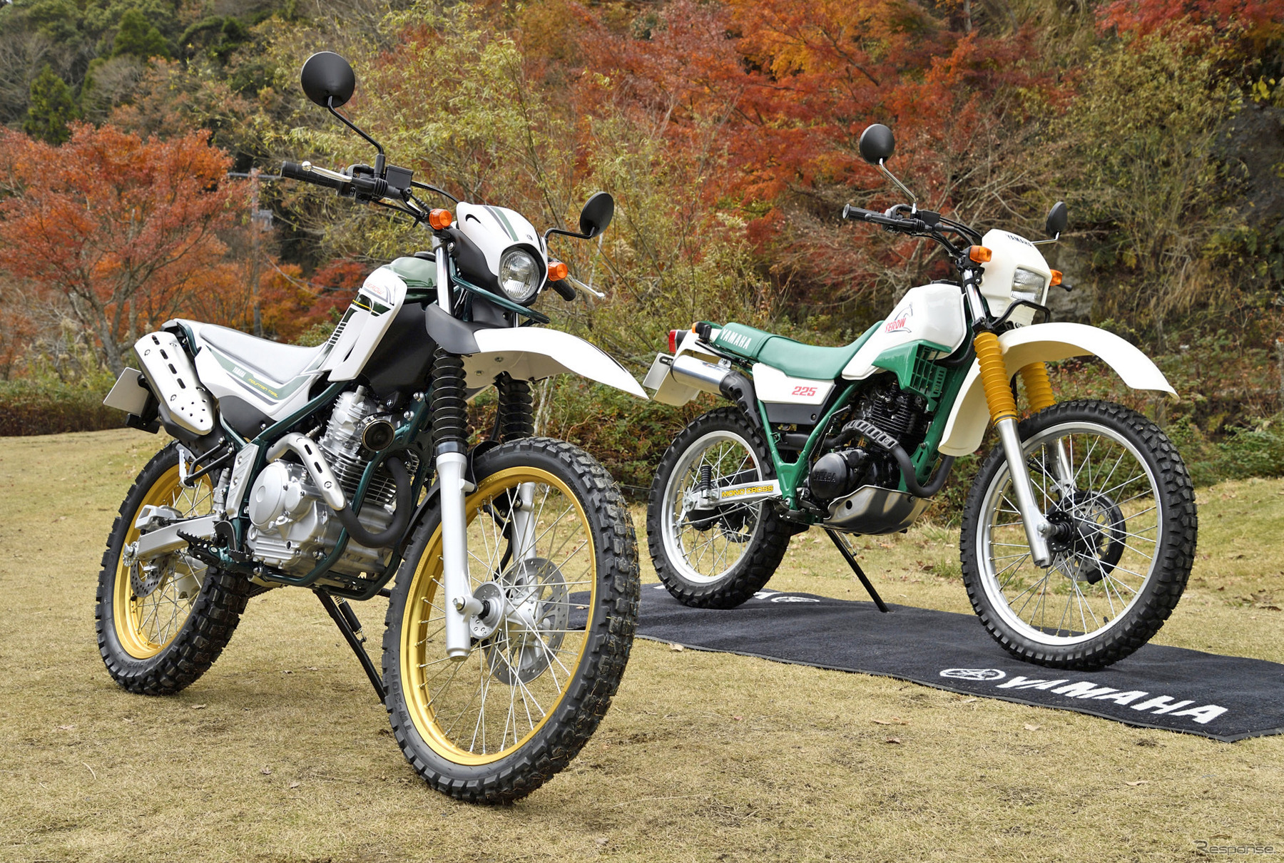 ヤマハ セロー250 ファイナルエディション（左）と、初代セロー225