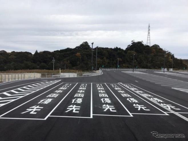 ダブル連結トラック優先駐車マス（浜松SA上り）