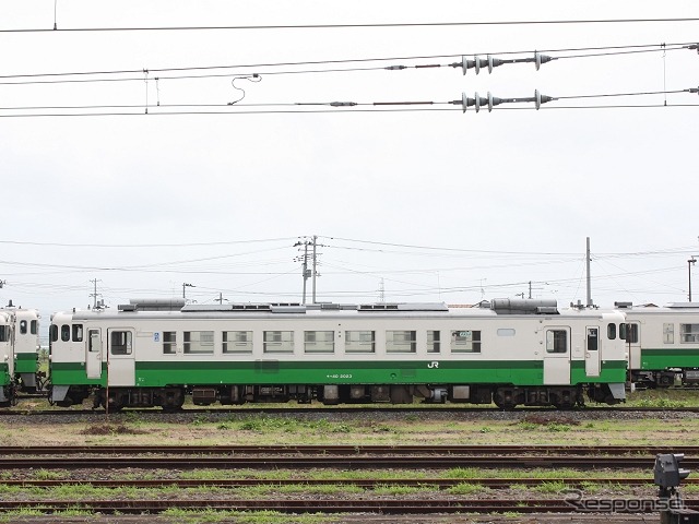 只見線で運用されている「東北地域本社色」のキハ40形。写真は引退後に小牛田運輸区に留置されていた陸羽東線・石巻線のキハ40形。