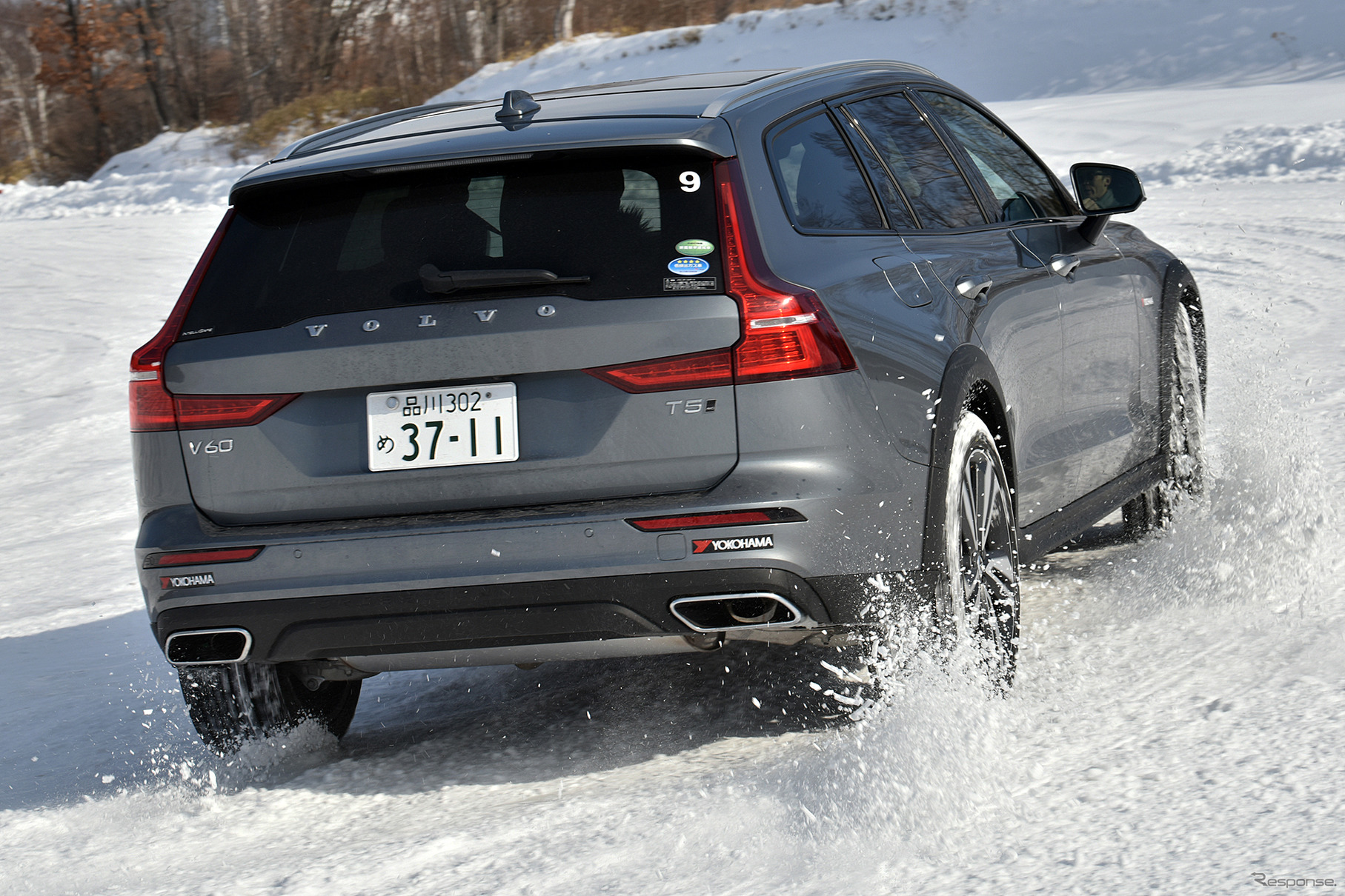 北海道の雪深いコースをボルボV60CCでテストドライブ