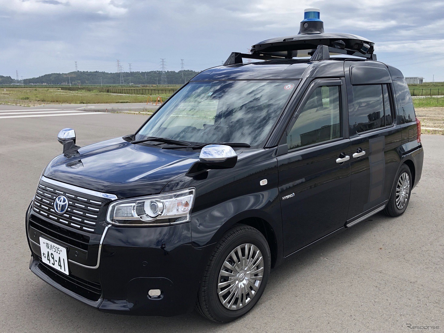 5G を活用した自動運転タクシーの事業化に向けた運行管理実証、実験車両のベース車両：JPN TAXI
