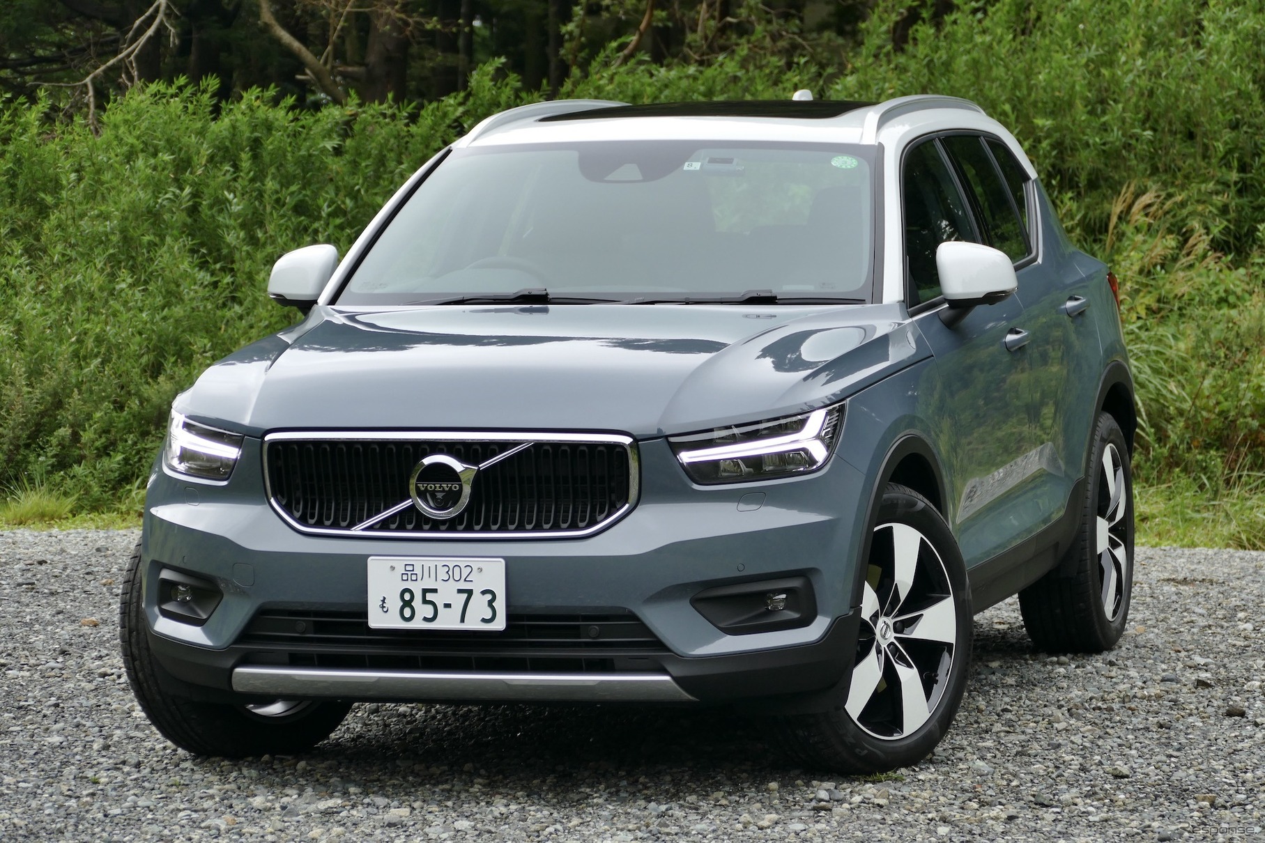 ボルボ XC40 B4 MOMENTUM