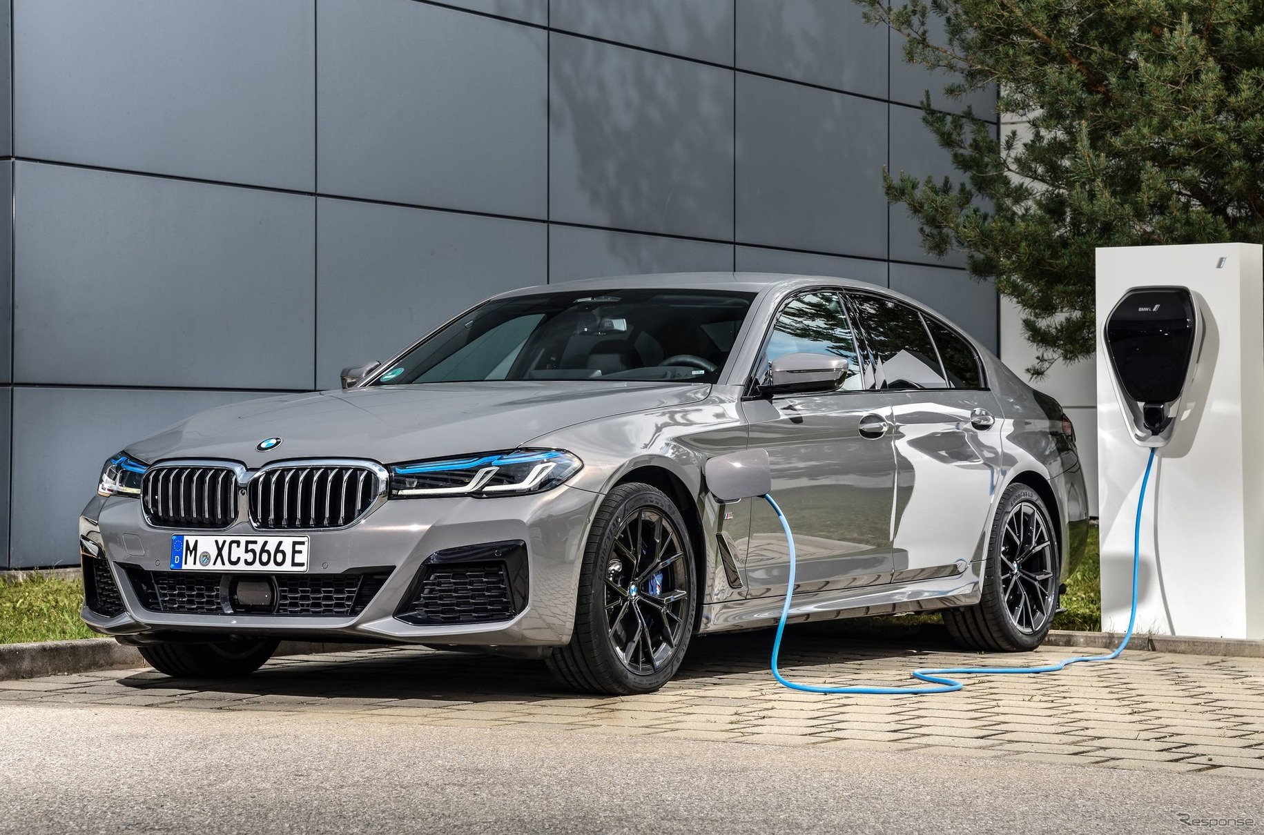 BMW 5シリーズ・セダン 改良新型のPHV「545e xDrive」