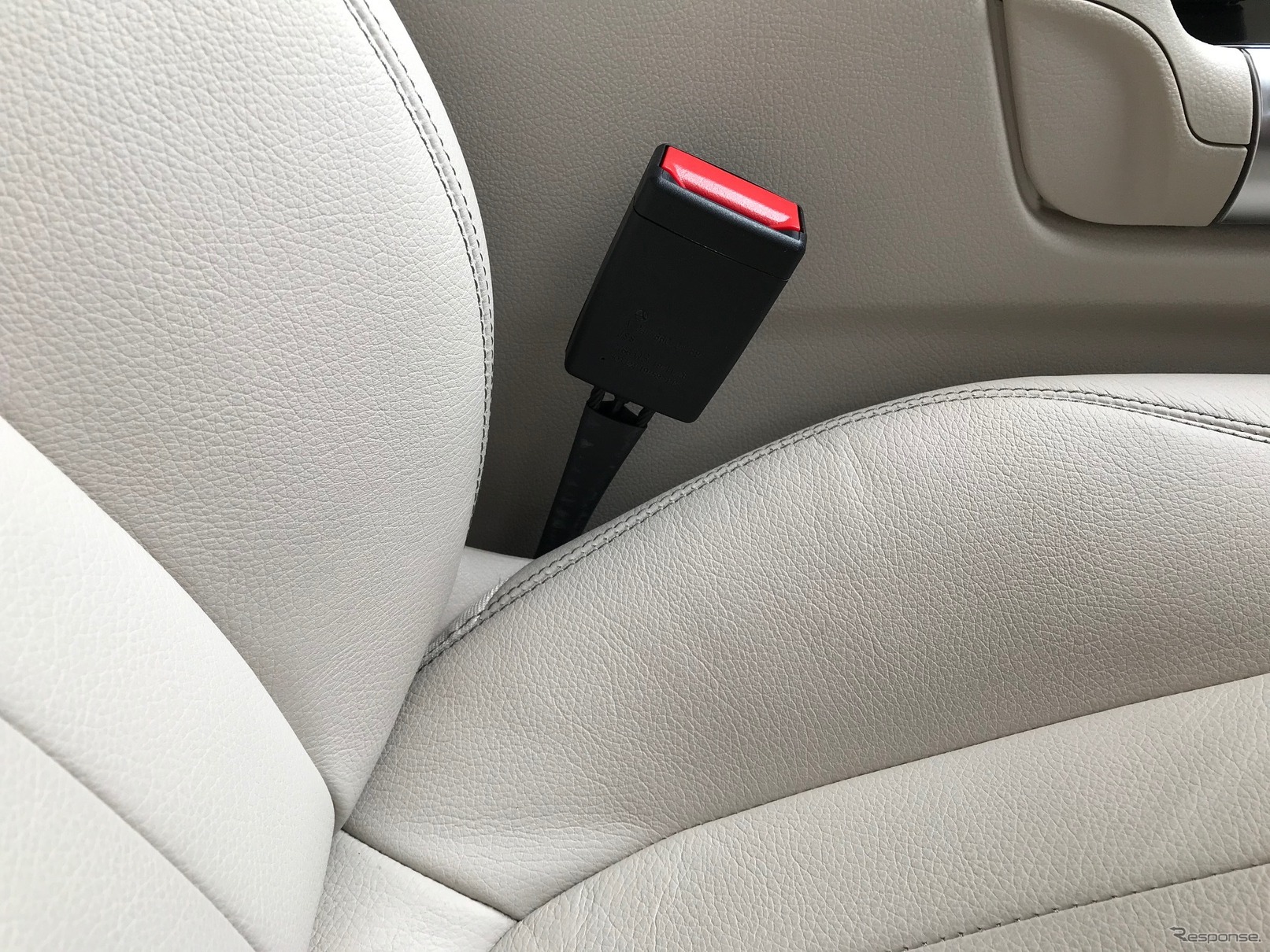 シートベルトのバックルがまた 悪成長 している 岩貞るみこの人道車医 レスポンス Response Jp シートベルトのバックルがまた 悪成長 している 岩貞るみこの人道車医 レスポンス Response Jp