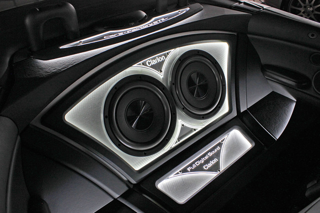 “サブウーファーボックス”の制作例(製作ショップ:カーズファクトリーシュティール<山形県>)。