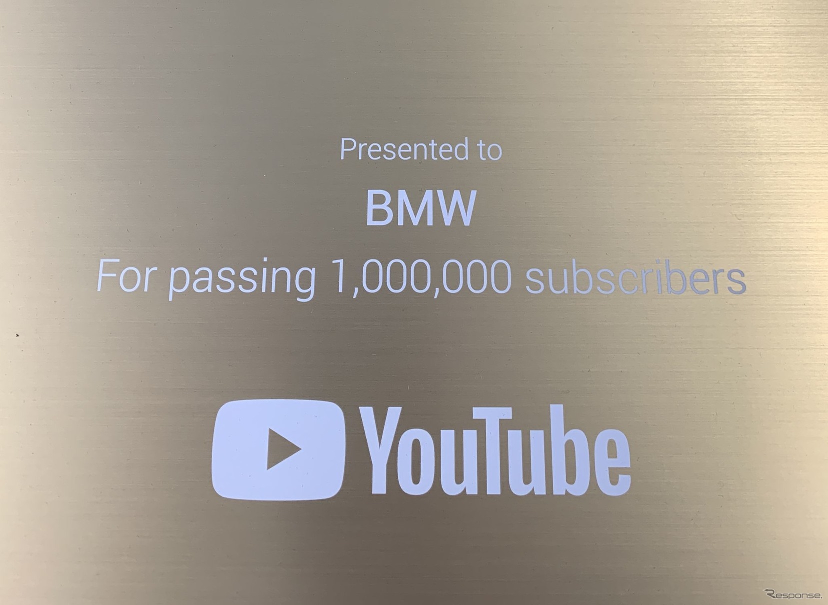 YouTubeから「ゴールデンボタン賞」を受賞したBMW