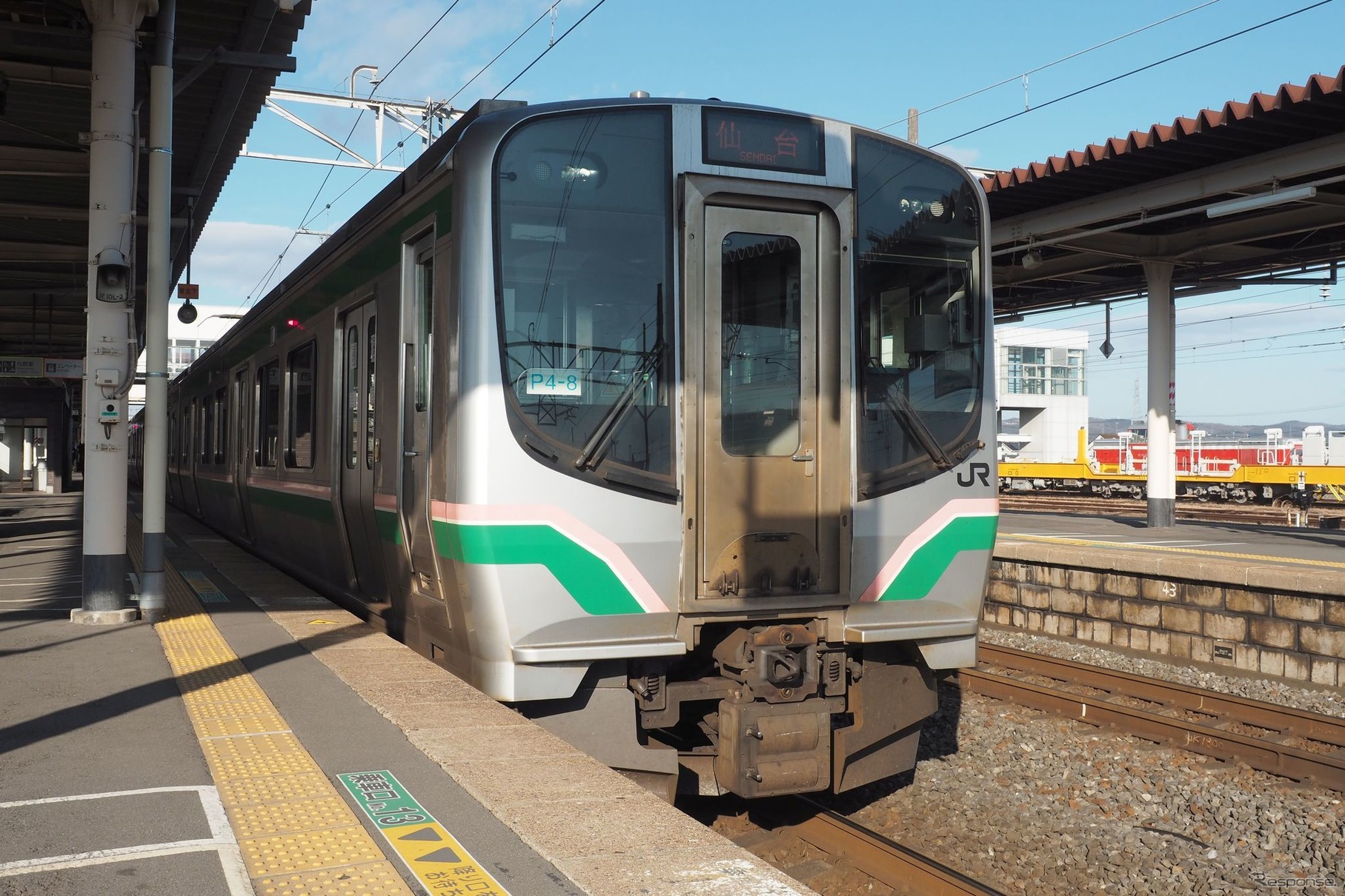 一ノ関駅に停車中のE721系。途中、石越と小牛田のみに停車する、一ノ関~仙台間の臨時快速に充当されている模様。一ノ関以北の臨時快速は、途中、水沢・北上・花巻に停車。