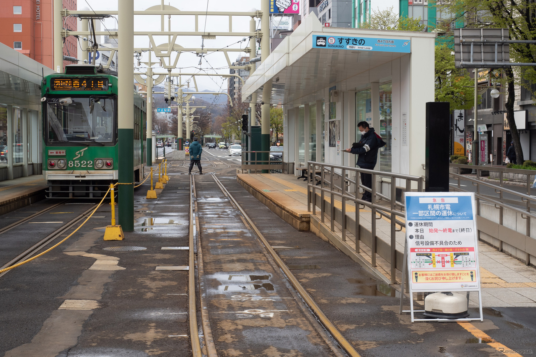 札幌市電のすすきの停留場は18～19分の終電繰上げが実施される。札幌市電では5月1日に信号設備の発火事故が発生した関係で、5月2・3日に西4丁目とすすきのの両停留場で折返し運行が行なわれていた。2021年5月3日。