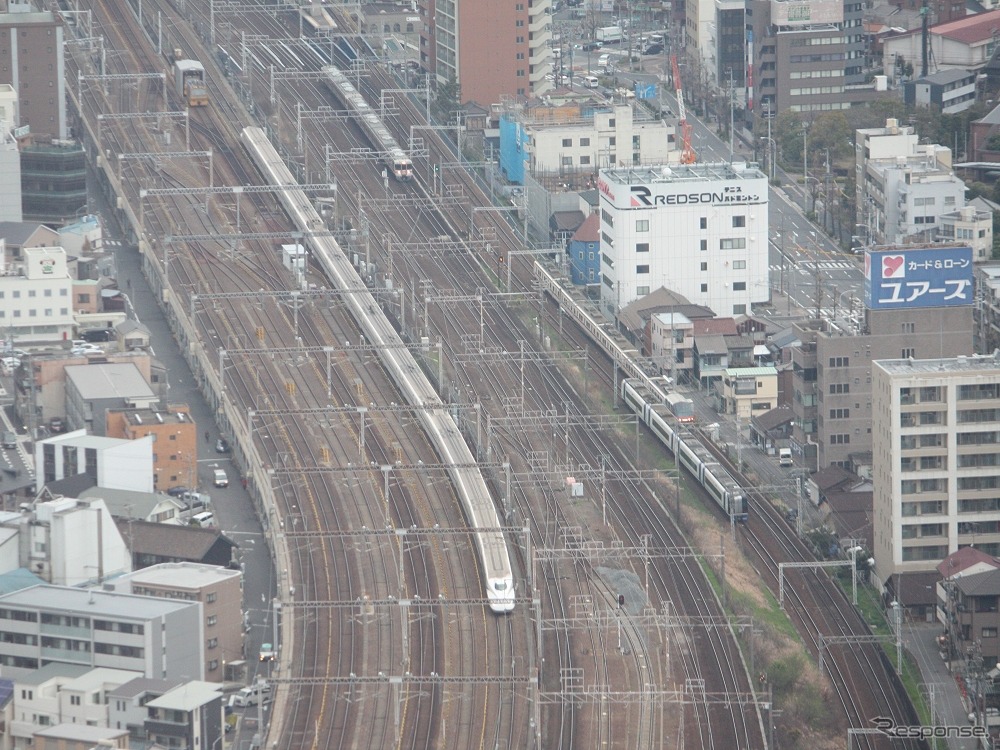 JR線と並走する名鉄名古屋本線（右）。同線では名鉄岐阜～須ヶ口間で夜間に減便が実施される。