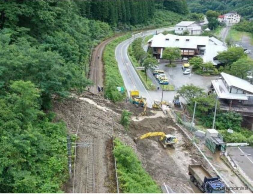 中央本線木曽平沢~贄川間の土砂流入現場(8月16日)。