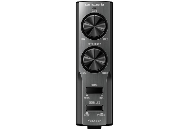 「パワードサブウーファー」に付属されているリモコンの一例(カロッツェリア・TS-WX400DA)。