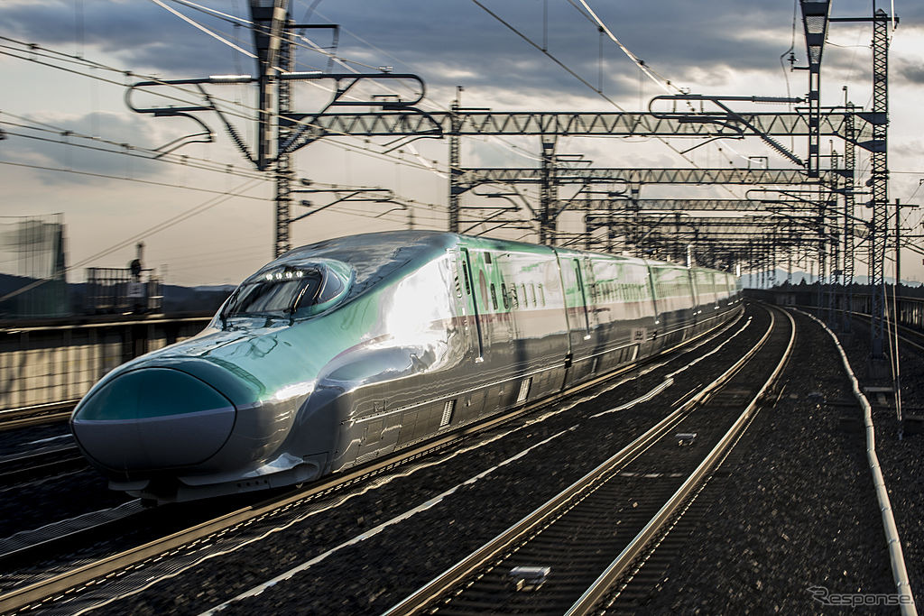上越新幹線とともに新たな荷物輸送サービスが始まる東北新幹線。写真はE5系『はやぶさ』。