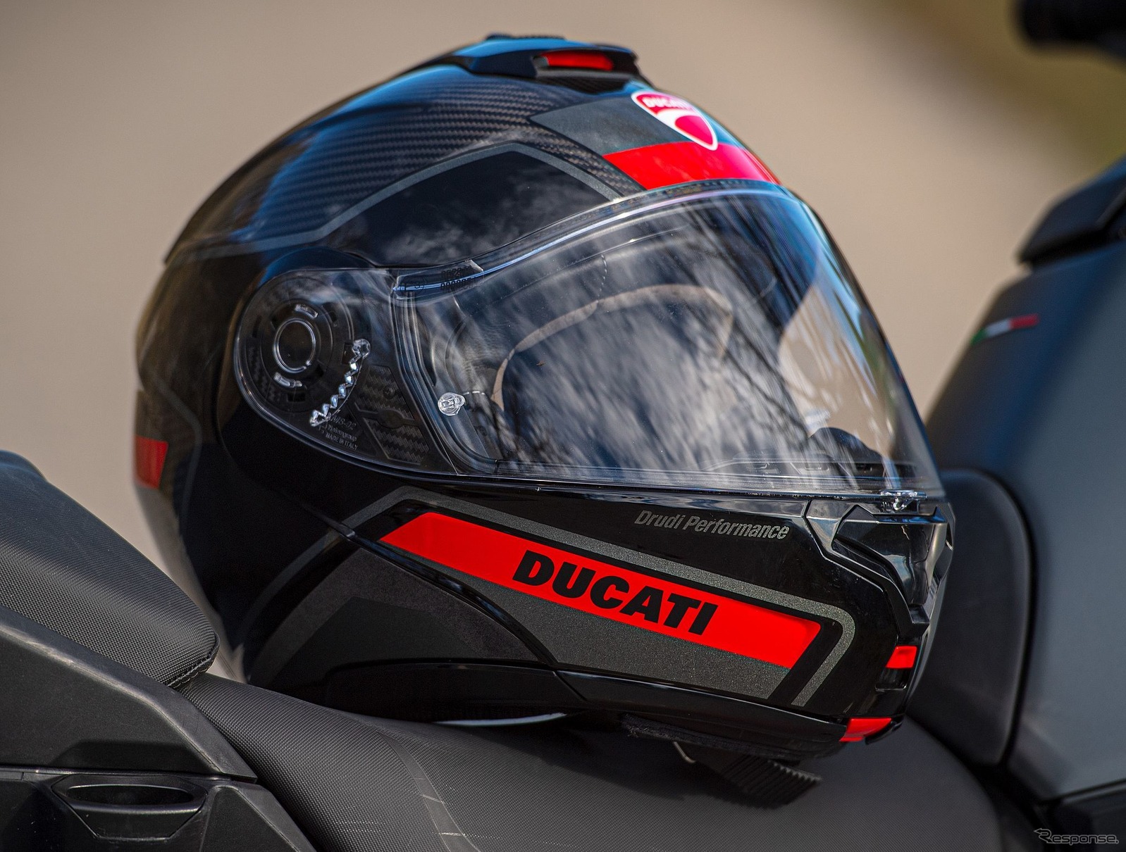 ドゥカティのツーリング用ヘルメット「ホライゾンV2」
