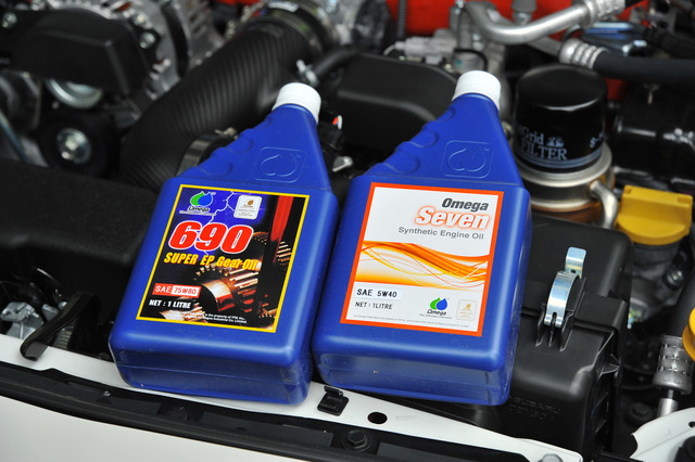 オイル選びの基本“高い安いで何が違う?”エンジンオイルを知ろう~カスタムHOW TO~