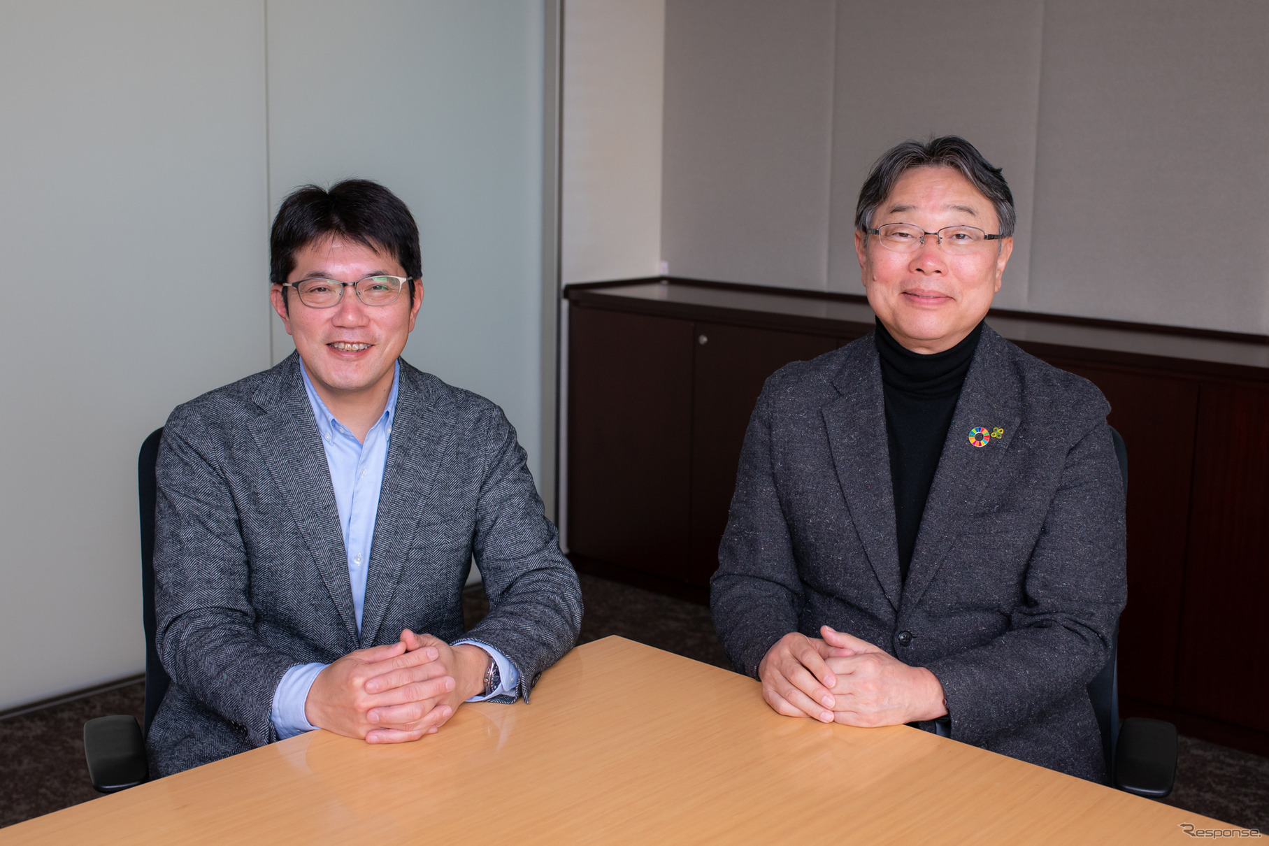 ジオテクノロジーズ 杉原博茂 代表取締役社長 CEO（右）とパイオニア 坂本雅人 常務執行役員（左）