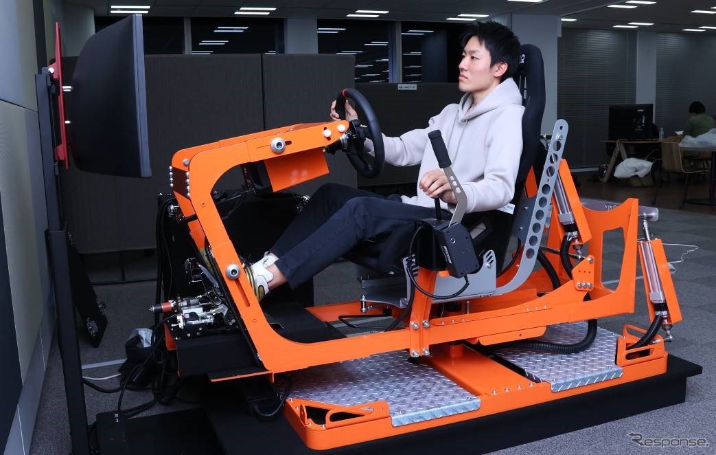 佐々木選手の「T3R Simulator」でのドライビング