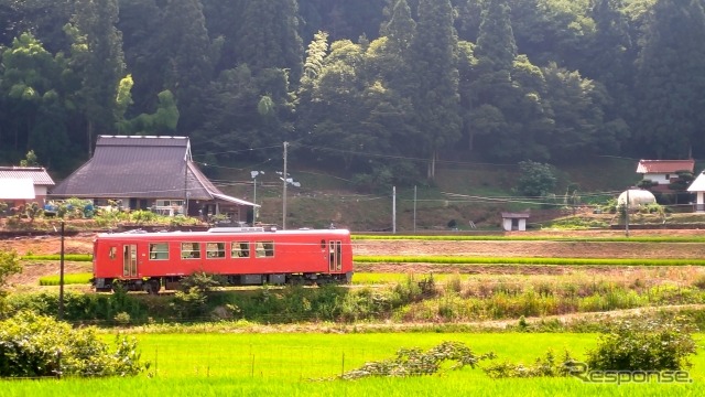 木次線の普通列車に運用されているキハ120形。