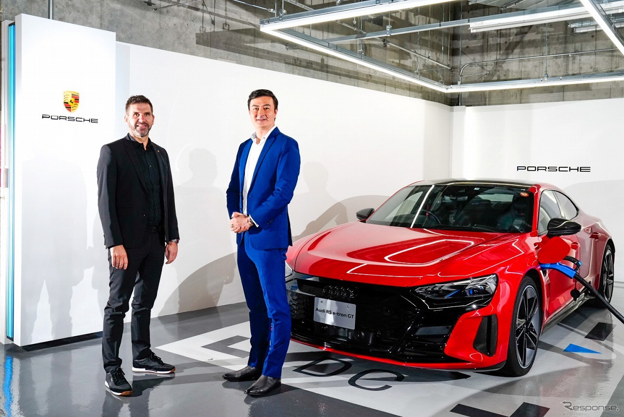アウディ e-tron GT RS、ポルシェジャパン ミヒャエル・キルシュ社長（左）とアウディ ジャパン  マティアス・シェーパース ブランド ディレクター（右）