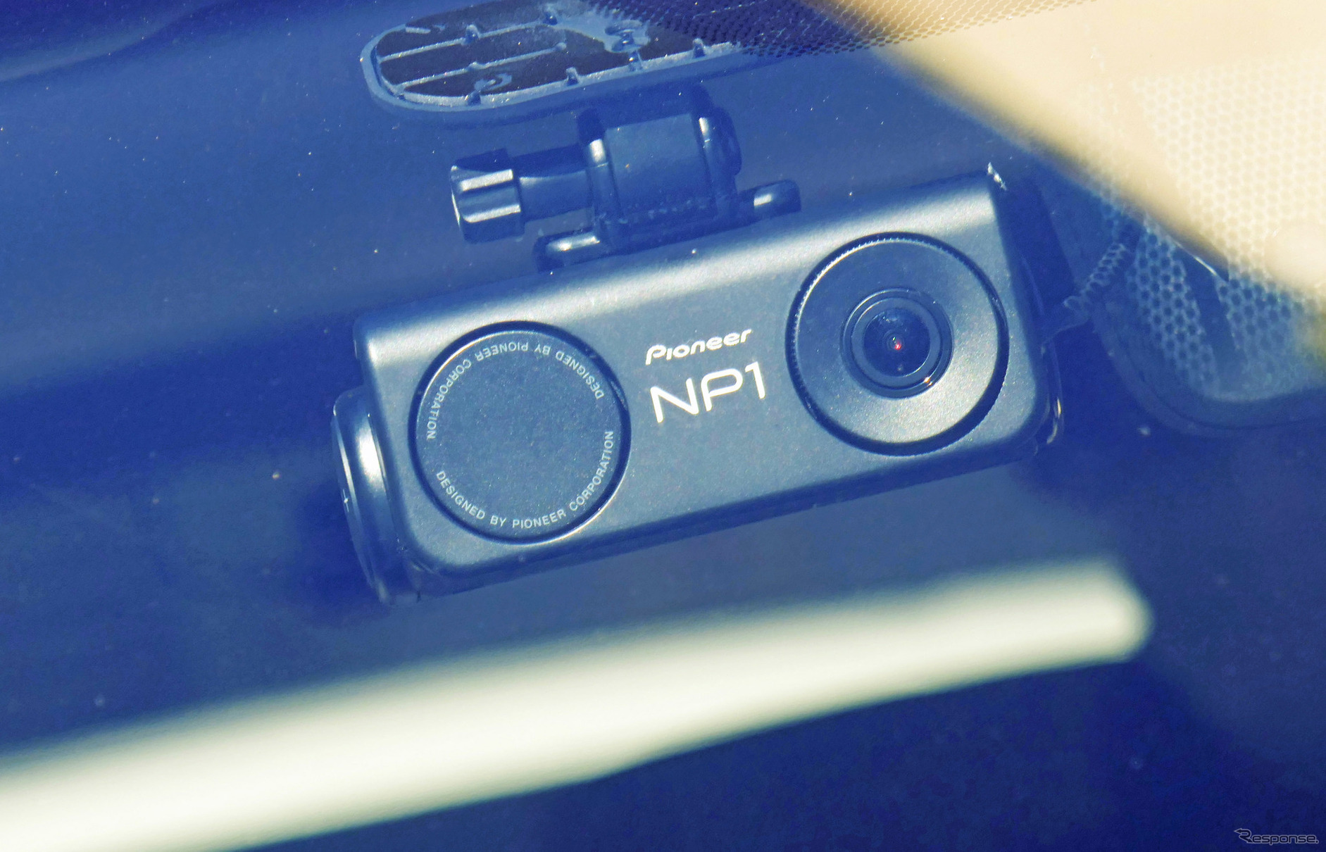 パイオニア「NP1」　車載取り付け時、車外から撮影