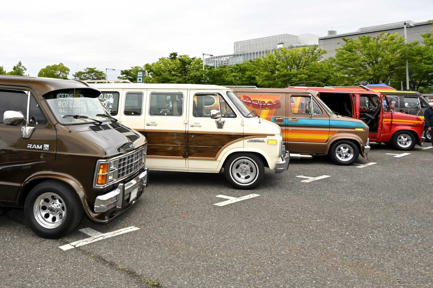 個性的な装いアメリカンワンボックスが面白い！…34th MOONEYES Street Car Nationals