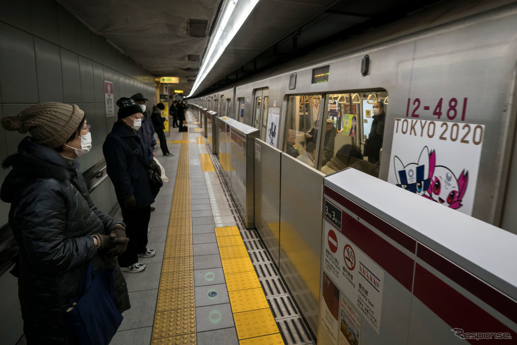 都営地下鉄大江戸線都庁前駅。