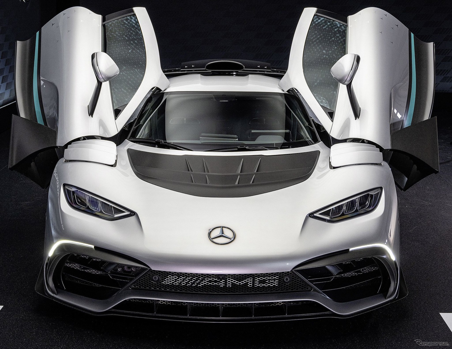 メルセデスAMG、F1譲りのV6ターボ+4モーターで1063馬力…電動ハイパーカー『ワン』発表 | レスポンス(Response.jp)