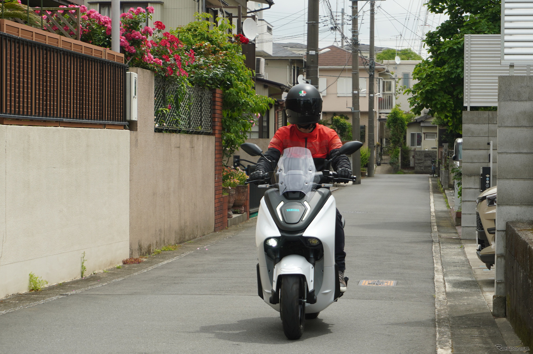 ヤマハのEVスクーター『E01』で市街地を走り、その実用性を確認