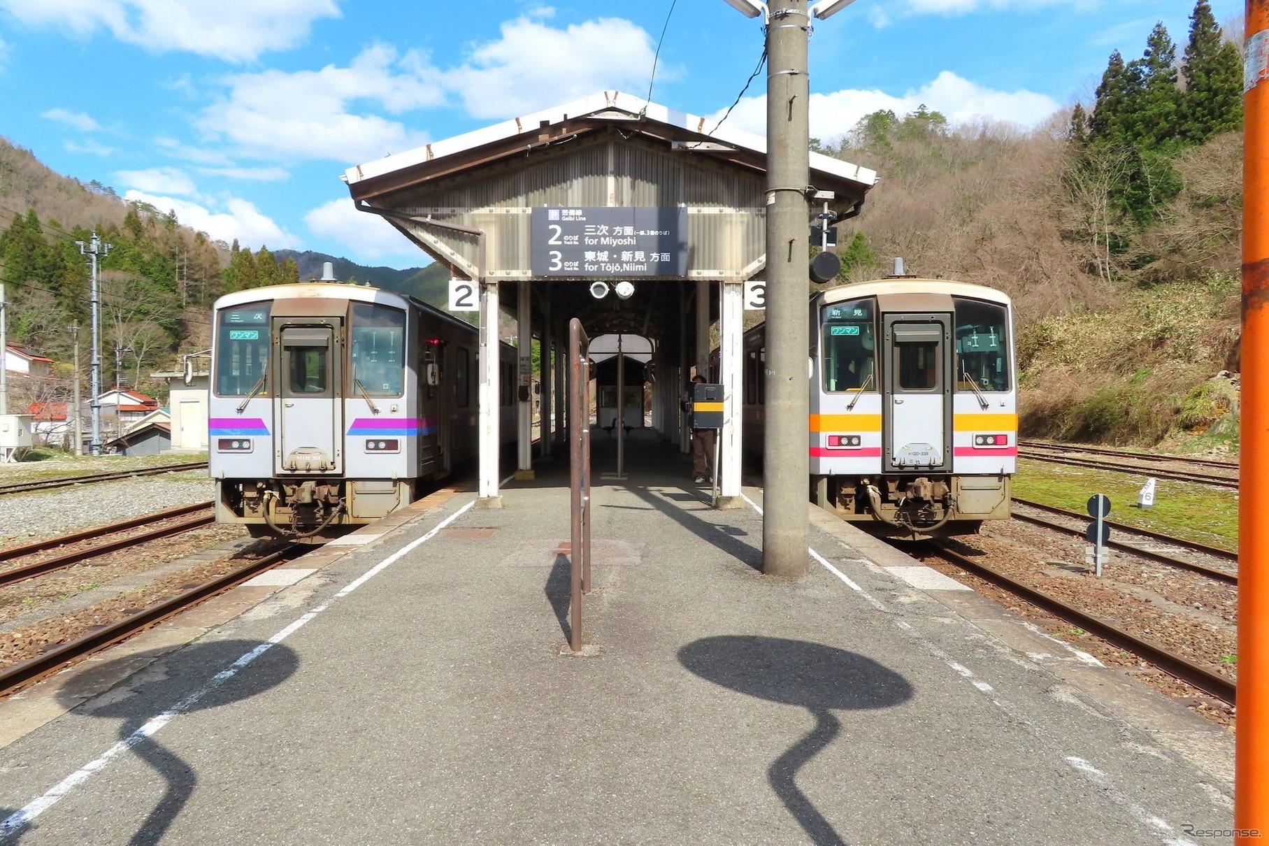 芸備線備後落合駅で並ぶ芸備線の気動車。