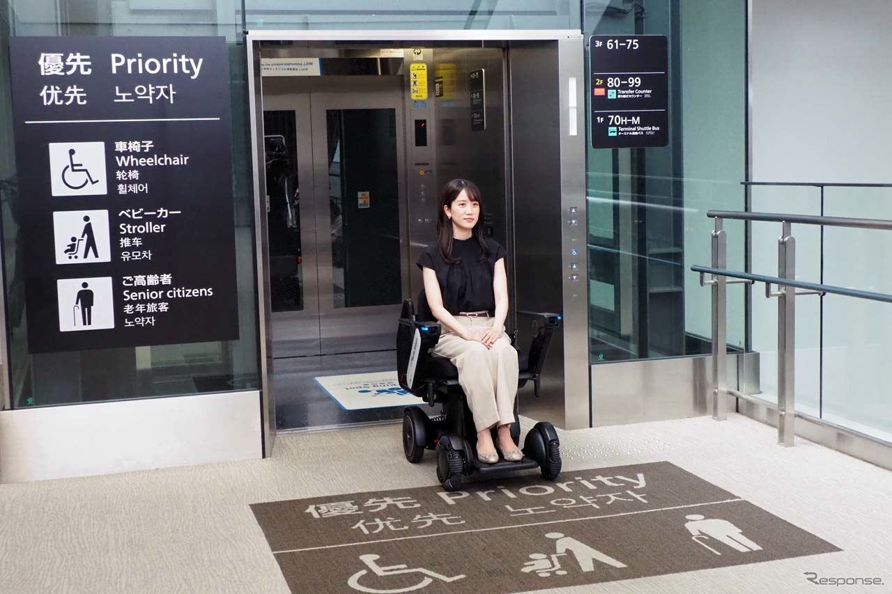 成田空港とWHILLが自動走行パーソナルモビリティのエレベータ連携を世界で初めて実現した