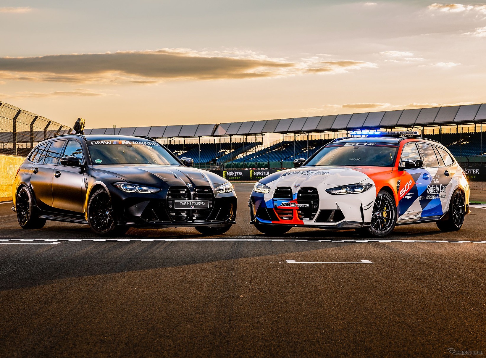 BMW M3 ツーリング・コンペティション（左）と同MotoGPセーフティカー