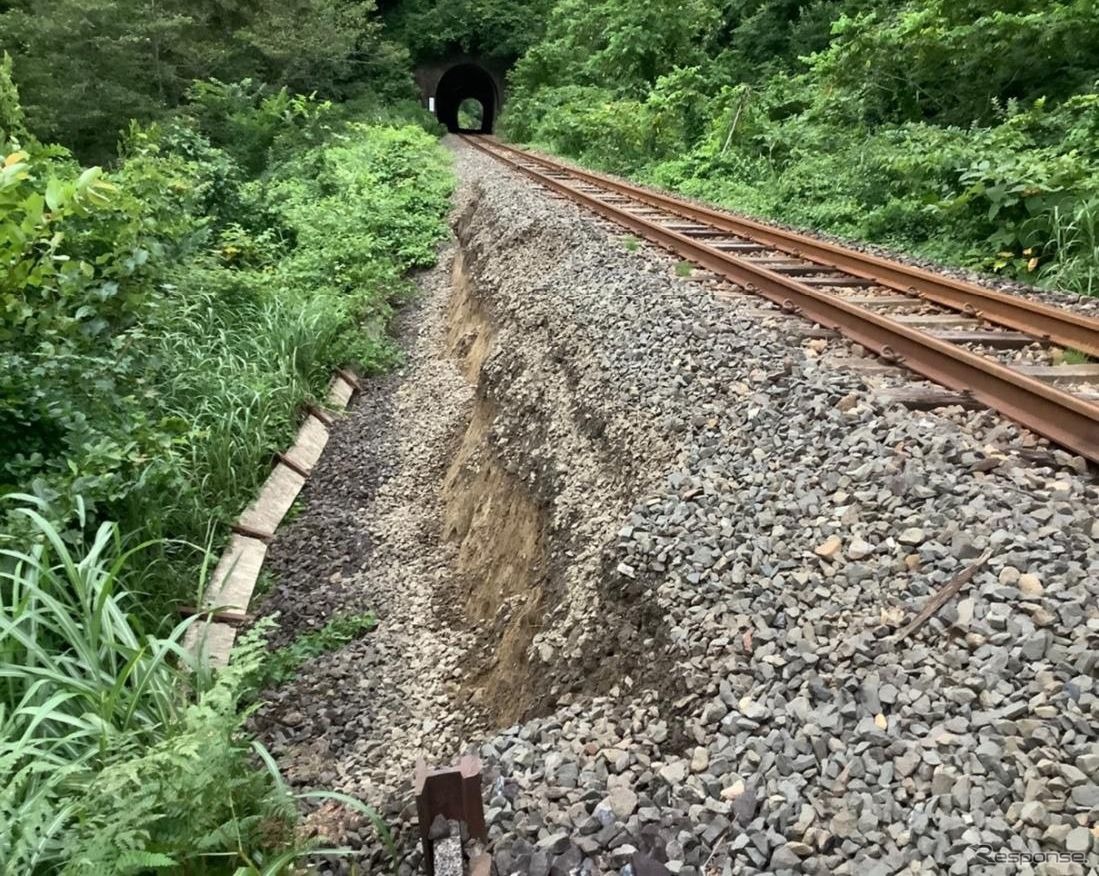 盛土が流出した津軽線大平～津軽二股間。同線は8月5日時点で再開まで10日程度を見込んでいる。