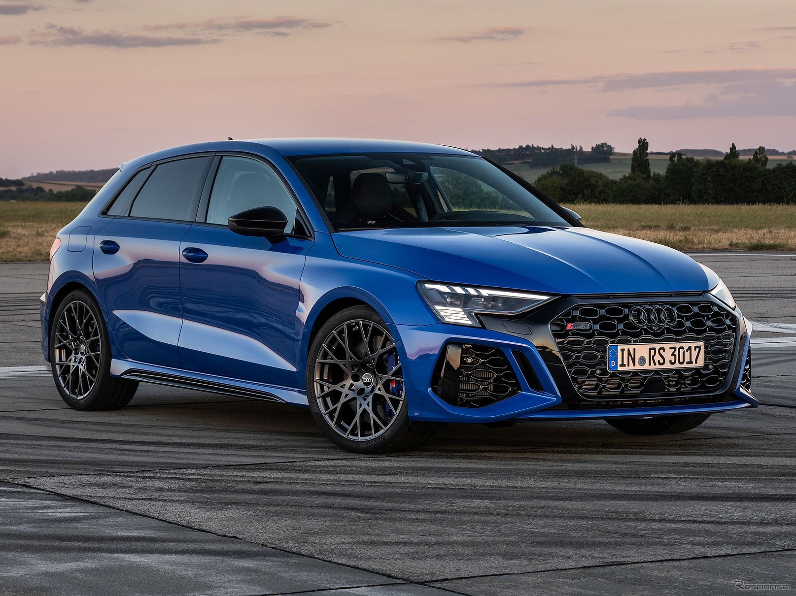 激安ネット通販店 Audi純正フロアマット プレミアムスポーツA3/S3