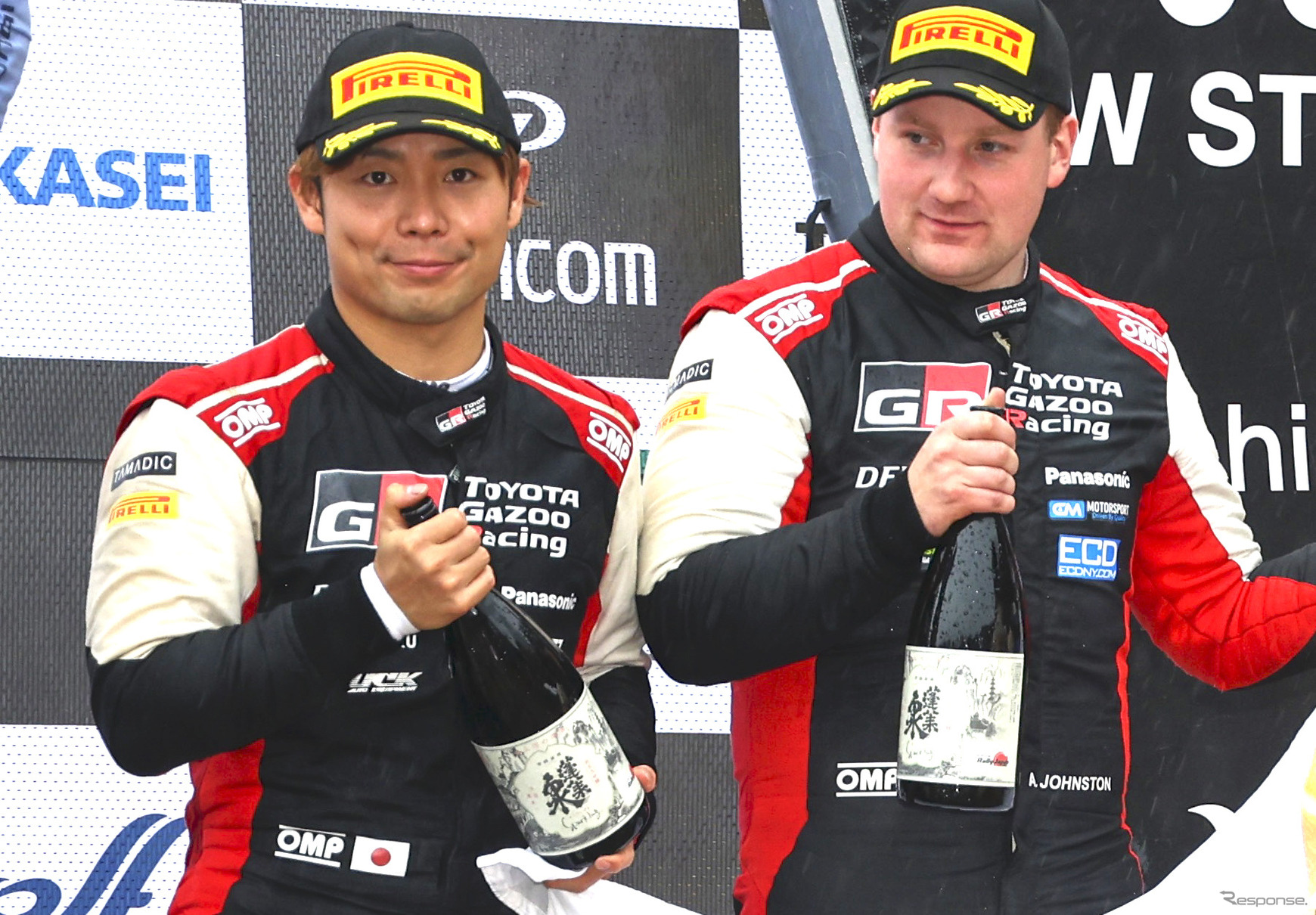 ラリージャパンで3位となった勝田貴元（左／右はコ・ドライバーのアーロン・ジョンストン）。