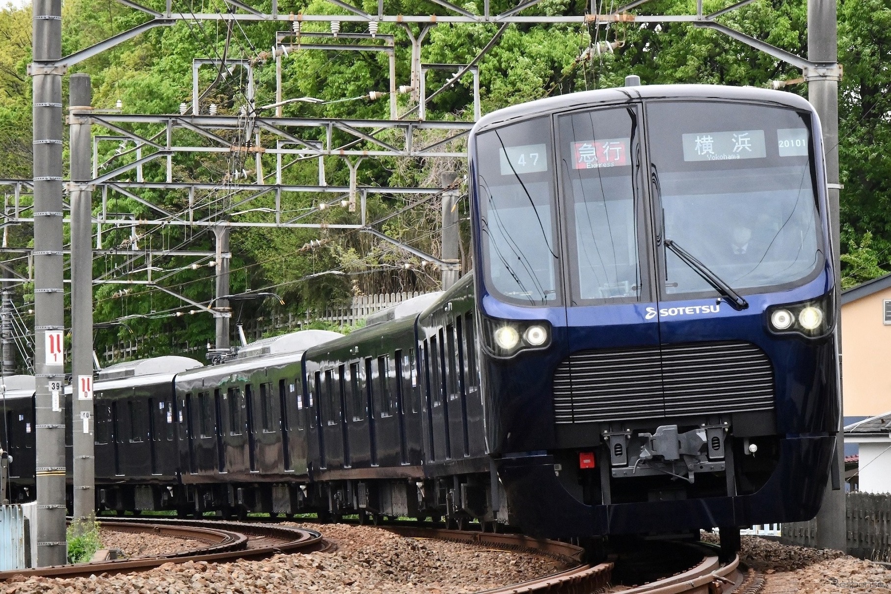 相鉄・東急直通線用相鉄20000系10両編成。東急東横線直通用として運用される。