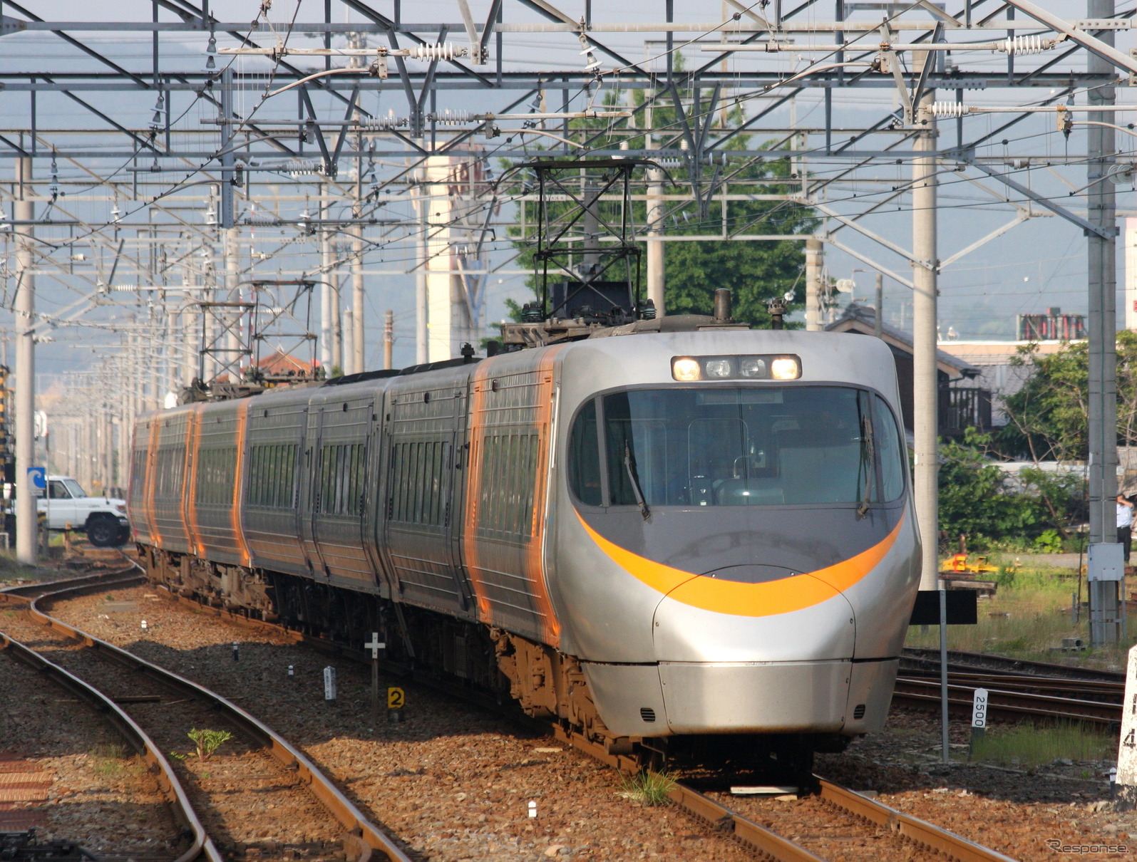 運賃改定による増収でリニューアルが計画されているJR四国の8000系特急型電車。