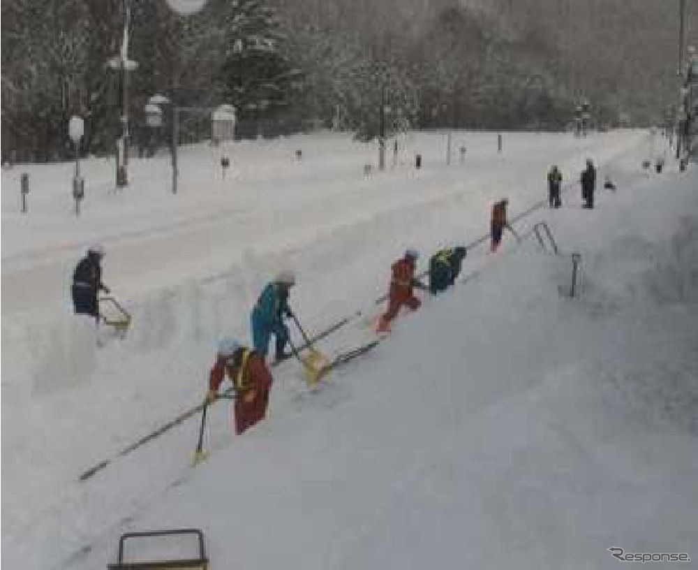 12月26日、石北本線白滝駅構内の除雪作業。