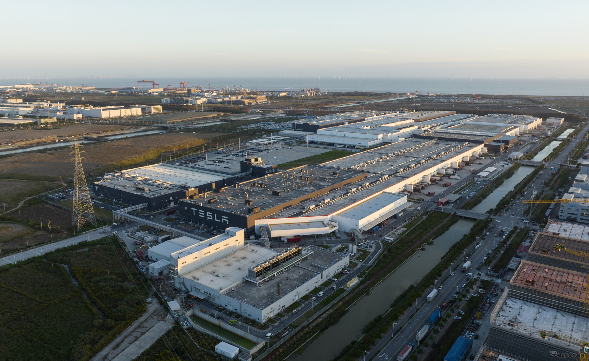 中国、テスラの上海工場