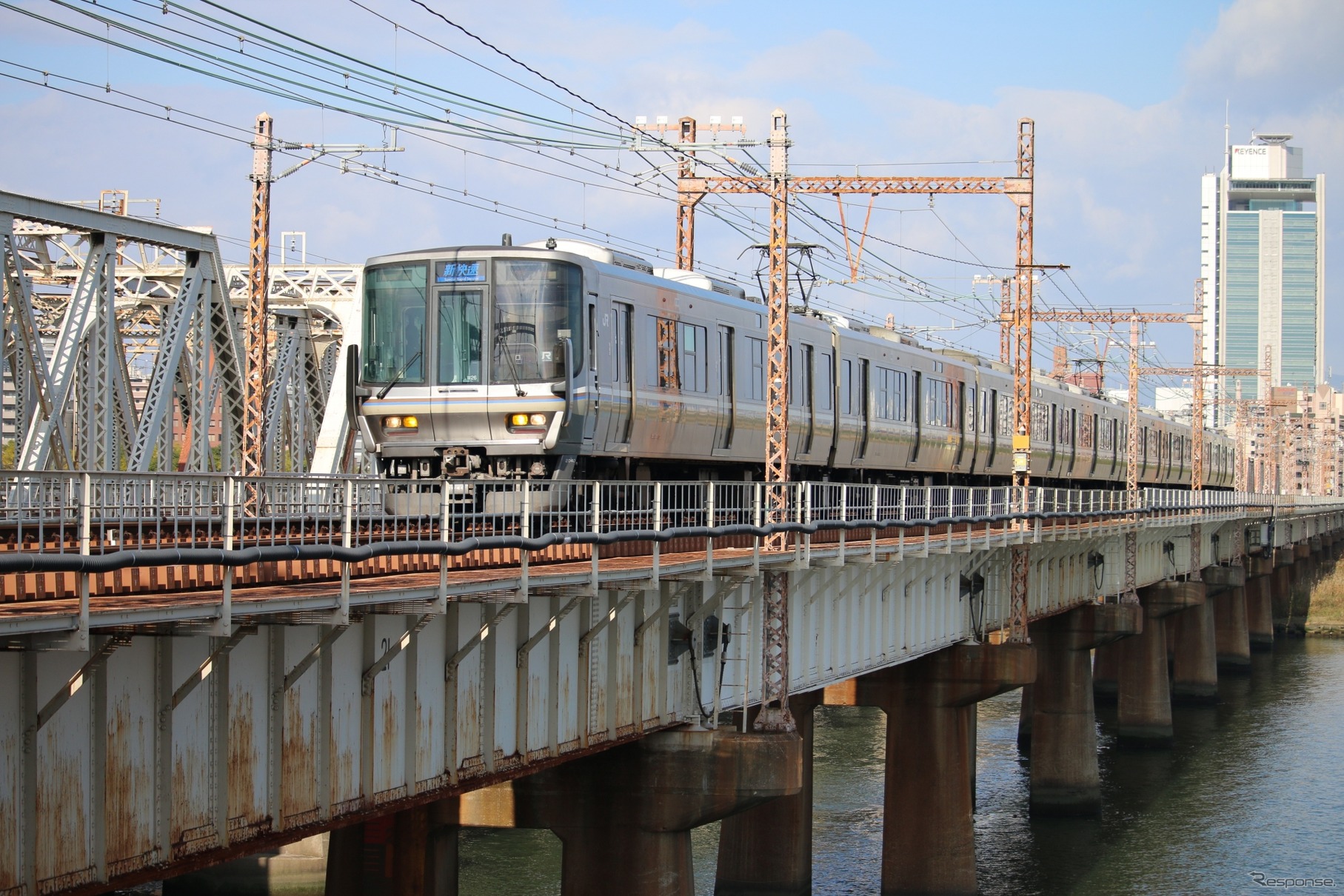 1月24日の大雪では新快速をはじめ18本の列車が駅間に立ち往生した。